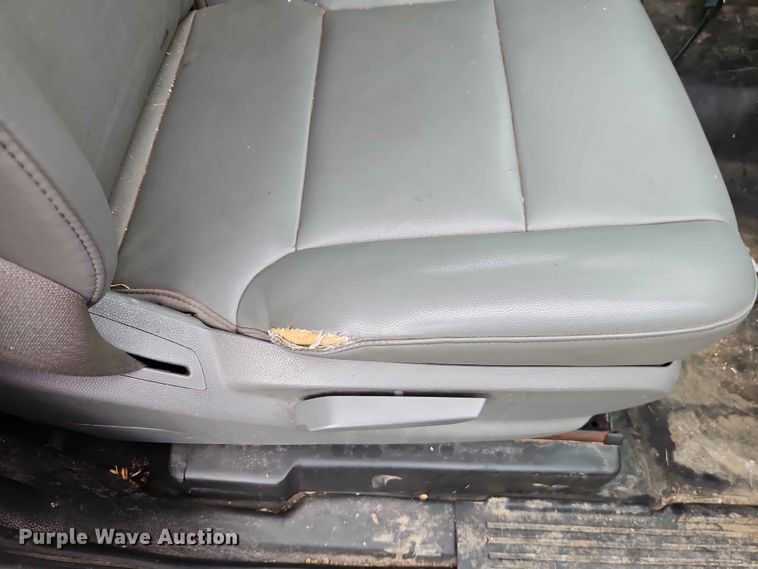 image for item EO7410 2016 Chevrolet Silverado 3500HD flatbed pickup truck