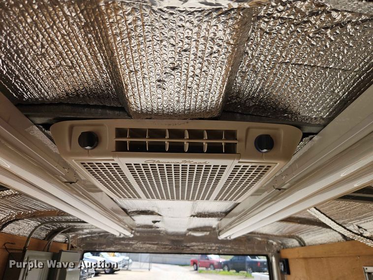image for item EO7424 2004 Wells Cargo Road Force 7142 enclosed cargo trailer
