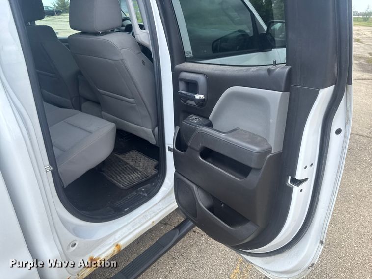 image for item ER0484 2018 Chevrolet Silverado 1500 Ext. Cab pickup truck