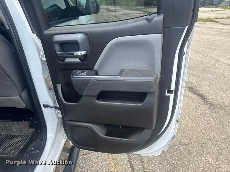 image for item ER0484 2018 Chevrolet Silverado 1500 Ext. Cab pickup truck