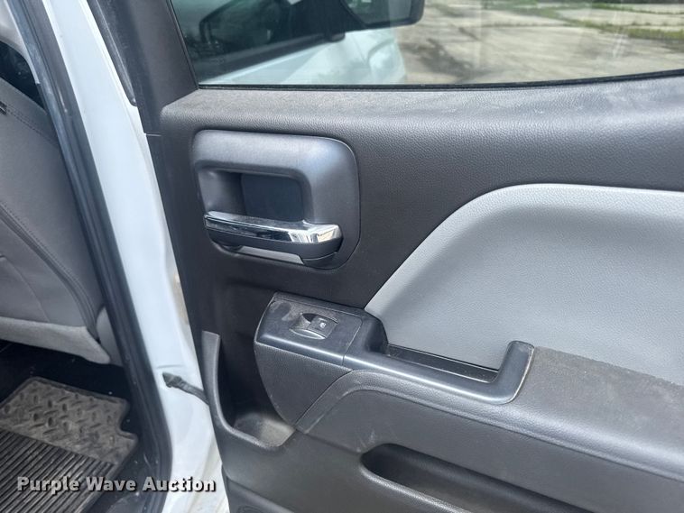 image for item ER0484 2018 Chevrolet Silverado 1500 Ext. Cab pickup truck