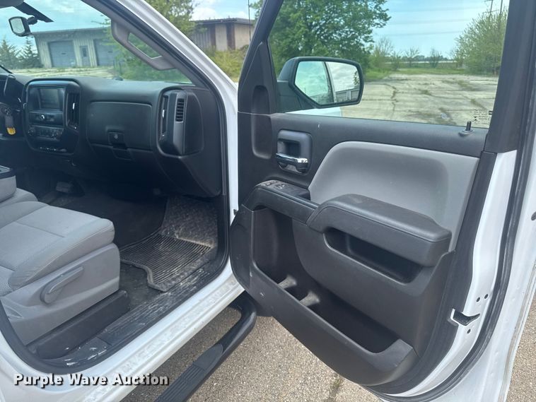 image for item ER0484 2018 Chevrolet Silverado 1500 Ext. Cab pickup truck