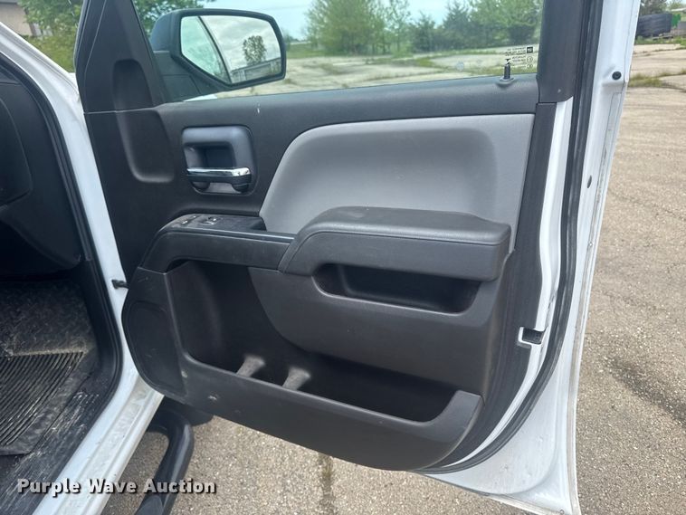 image for item ER0484 2018 Chevrolet Silverado 1500 Ext. Cab pickup truck
