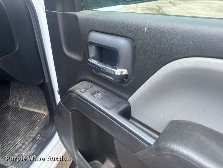 image for item ER0484 2018 Chevrolet Silverado 1500 Ext. Cab pickup truck