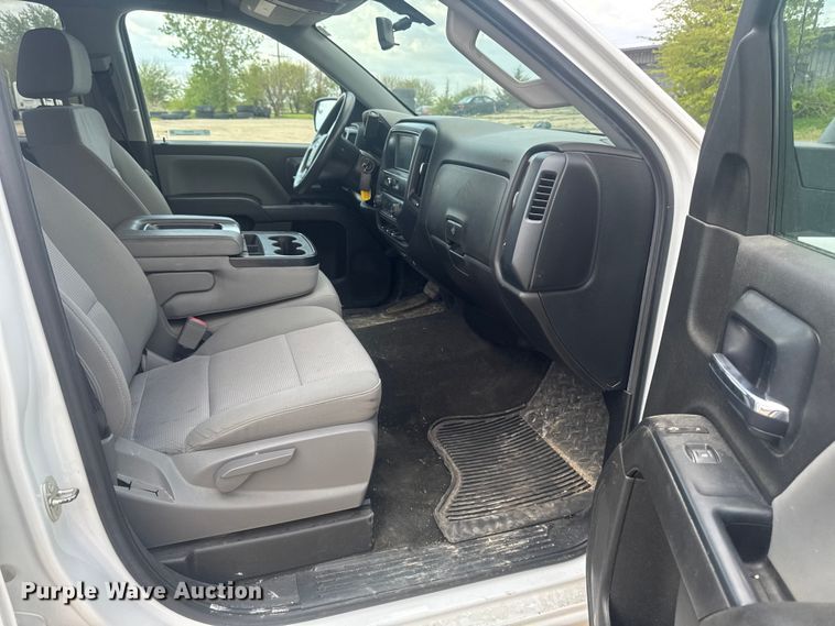 image for item ER0484 2018 Chevrolet Silverado 1500 Ext. Cab pickup truck