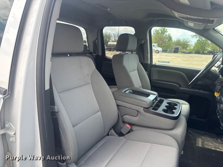 image for item ER0484 2018 Chevrolet Silverado 1500 Ext. Cab pickup truck
