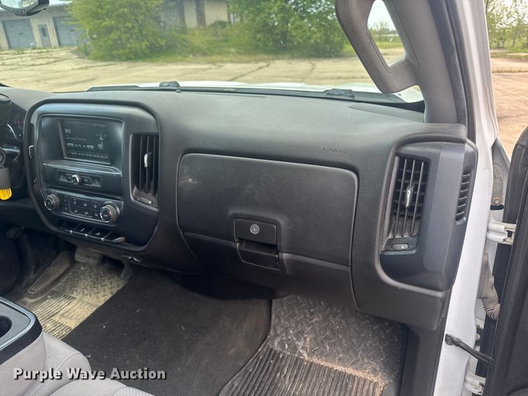 image for item ER0484 2018 Chevrolet Silverado 1500 Ext. Cab pickup truck