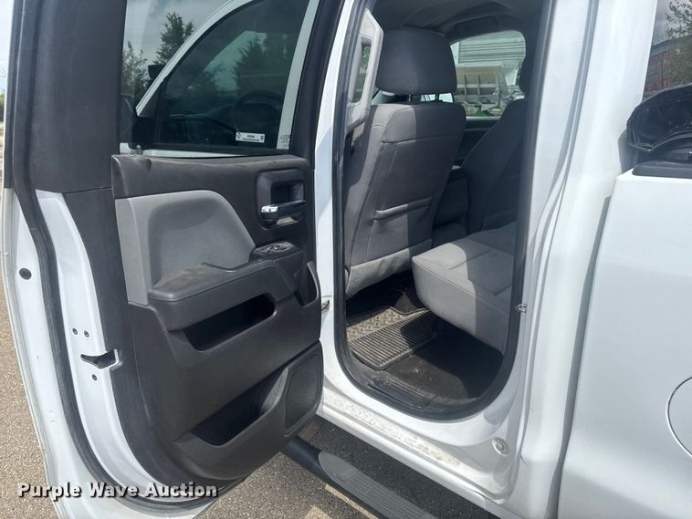 image for item ER0484 2018 Chevrolet Silverado 1500 Ext. Cab pickup truck