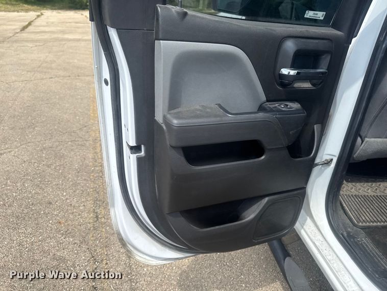 image for item ER0484 2018 Chevrolet Silverado 1500 Ext. Cab pickup truck