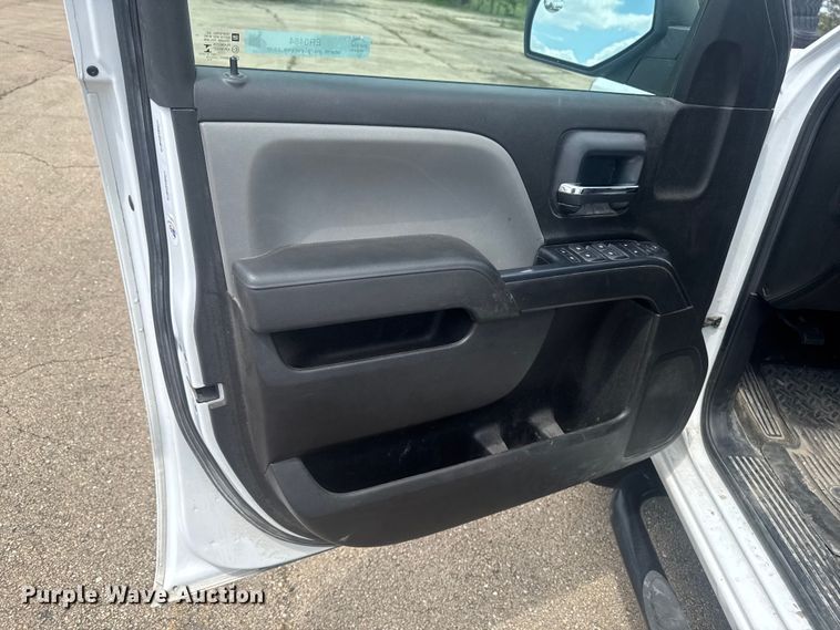 image for item ER0484 2018 Chevrolet Silverado 1500 Ext. Cab pickup truck