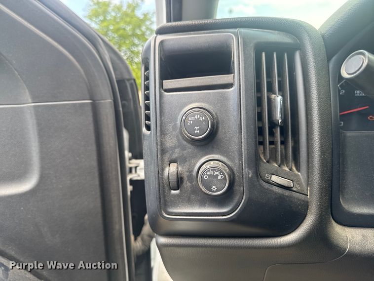 image for item ER0484 2018 Chevrolet Silverado 1500 Ext. Cab pickup truck