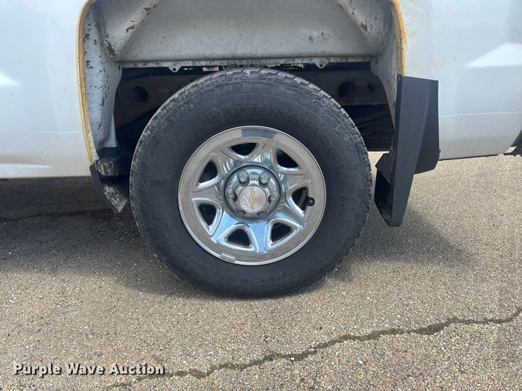 image for item ER0484 2018 Chevrolet Silverado 1500 Ext. Cab pickup truck