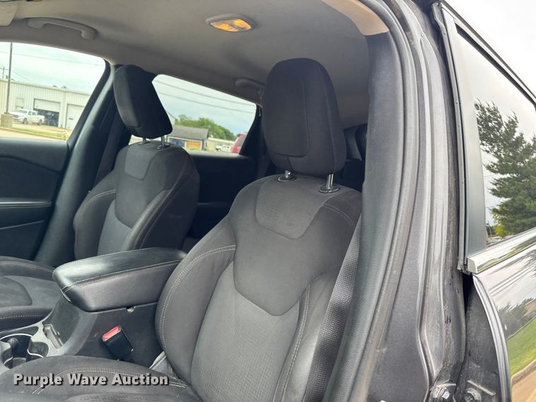 image for item ER0500 2016 Jeep Cherokee SUV
