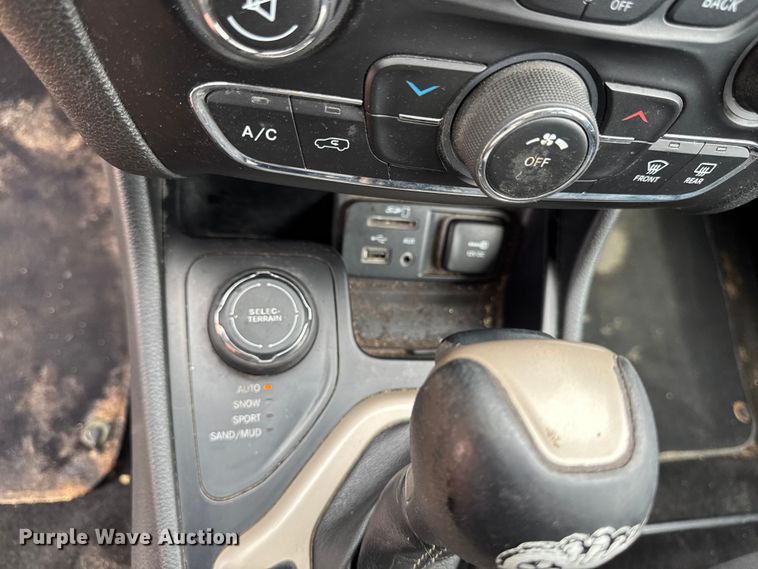 image for item ER0500 2016 Jeep Cherokee SUV
