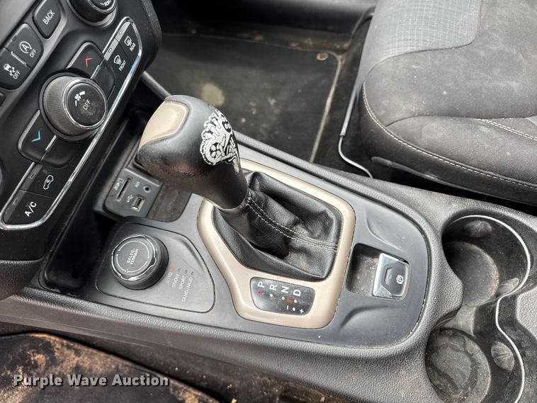 image for item ER0500 2016 Jeep Cherokee SUV