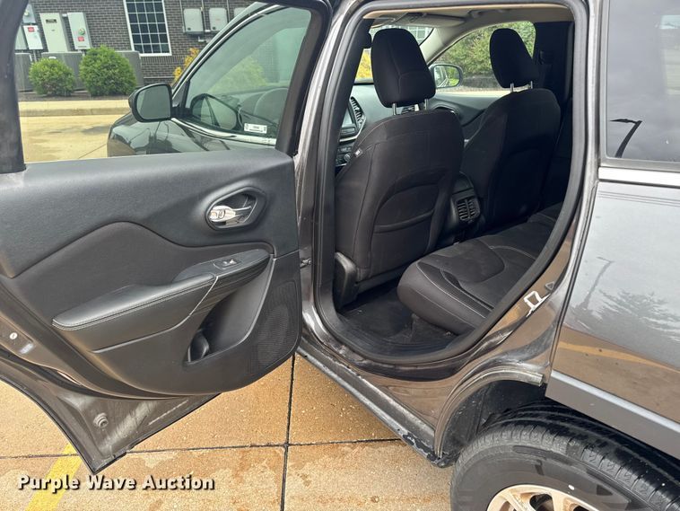 image for item ER0500 2016 Jeep Cherokee SUV