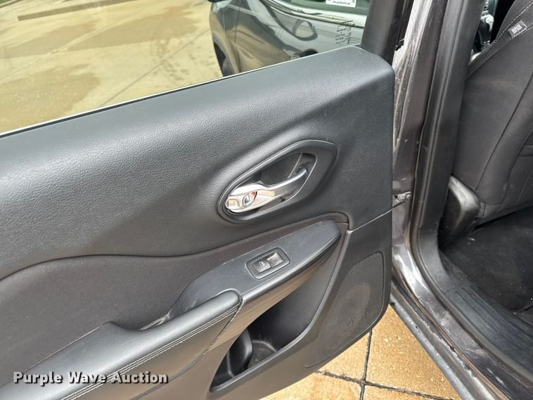 image for item ER0500 2016 Jeep Cherokee SUV