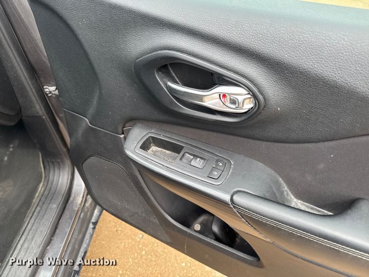 image for item ER0500 2016 Jeep Cherokee SUV