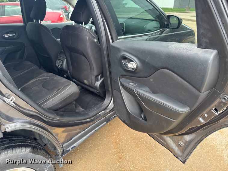 image for item ER0500 2016 Jeep Cherokee SUV