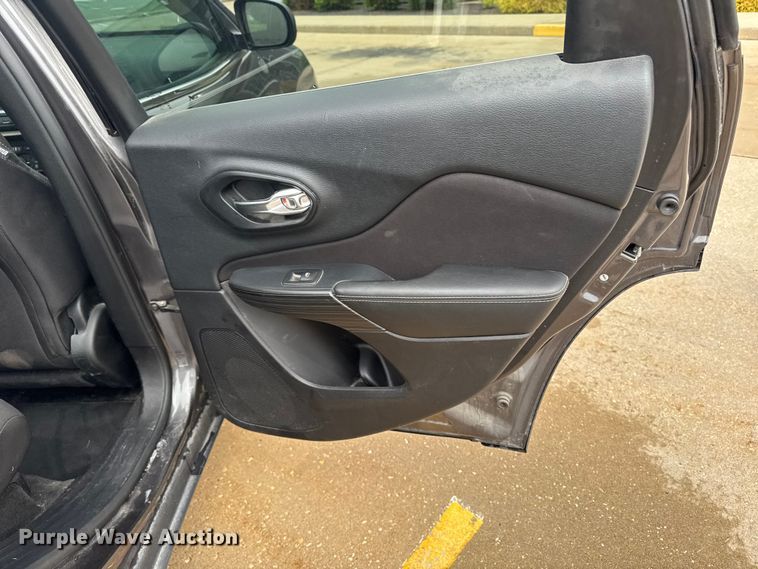 image for item ER0500 2016 Jeep Cherokee SUV