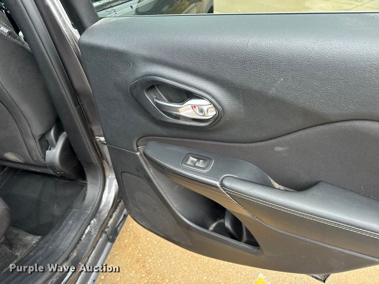 image for item ER0500 2016 Jeep Cherokee SUV
