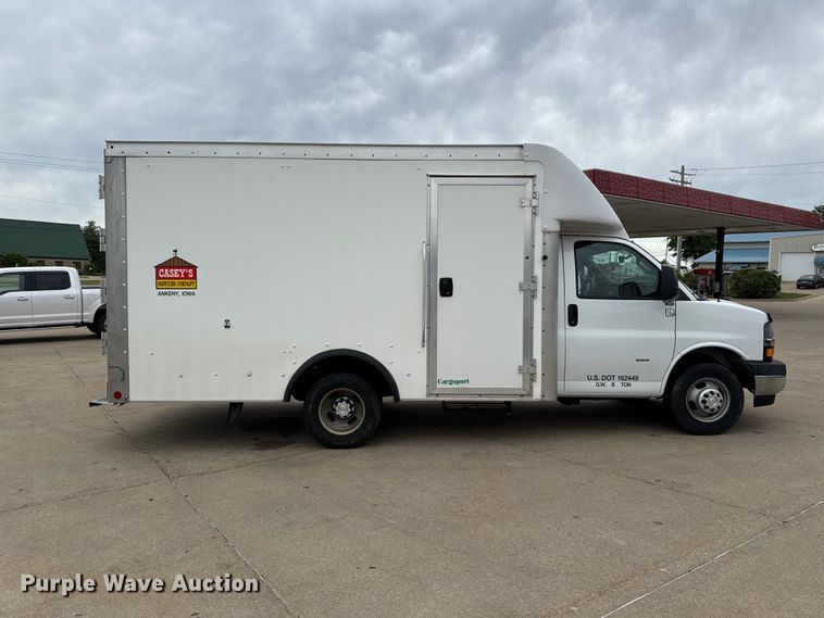 image for item ER0501 2019 Chevrolet Express delivery van