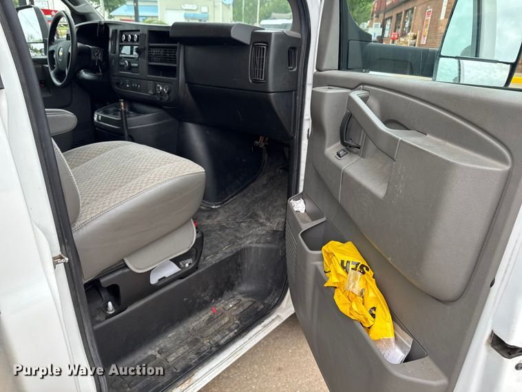 image for item ER0501 2019 Chevrolet Express delivery van