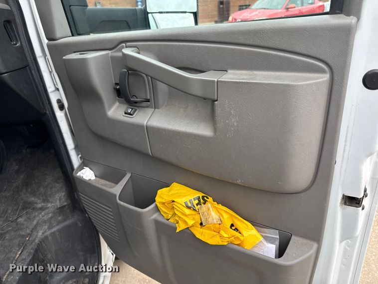 image for item ER0501 2019 Chevrolet Express delivery van