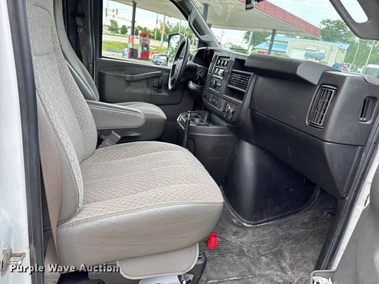 image for item ER0501 2019 Chevrolet Express delivery van