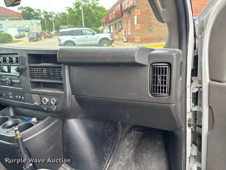 image for item ER0501 2019 Chevrolet Express delivery van