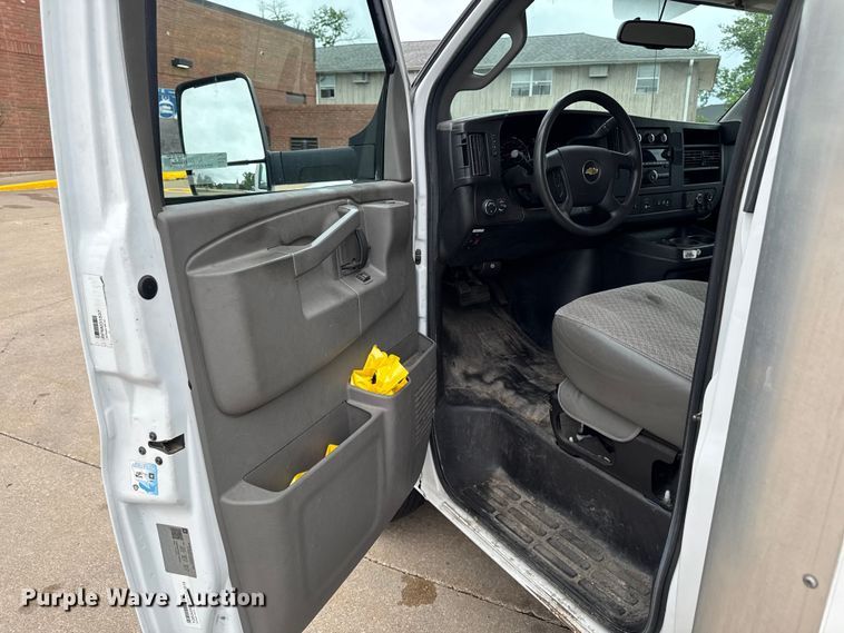 image for item ER0501 2019 Chevrolet Express delivery van
