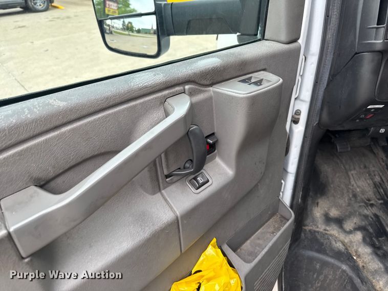 image for item ER0501 2019 Chevrolet Express delivery van