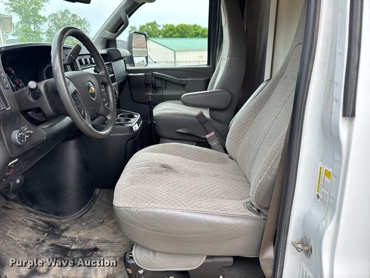 image for item ER0501 2019 Chevrolet Express delivery van