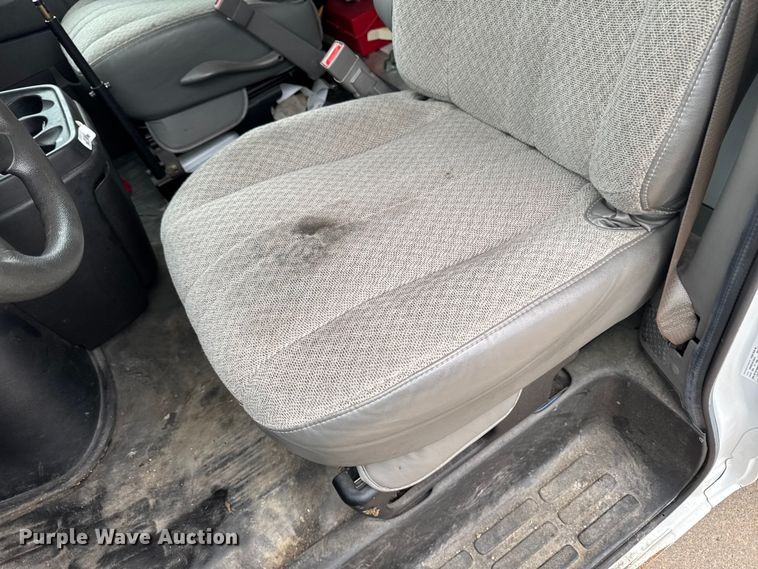 image for item ER0501 2019 Chevrolet Express delivery van