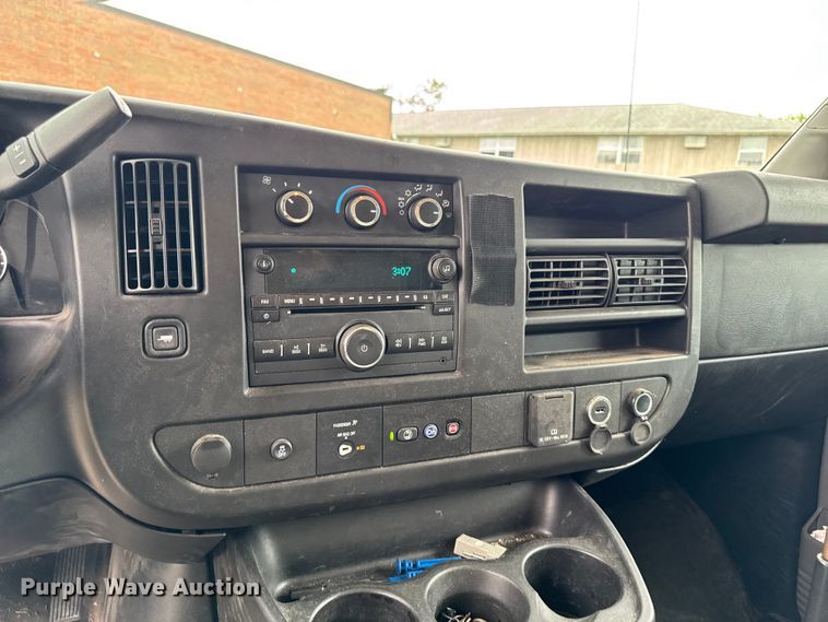 image for item ER0501 2019 Chevrolet Express delivery van