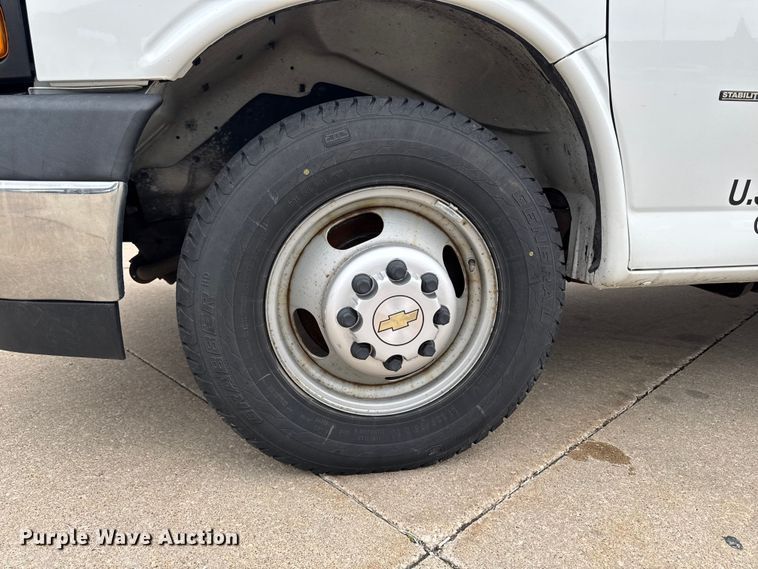 image for item ER0501 2019 Chevrolet Express delivery van