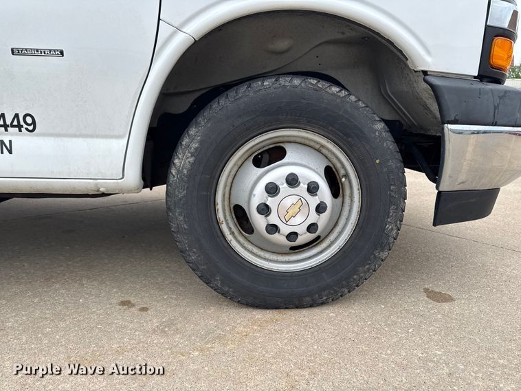 image for item ER0501 2019 Chevrolet Express delivery van