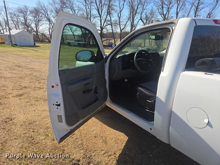 image for item ER1557 2008 Chevrolet Silverado pickup truck
