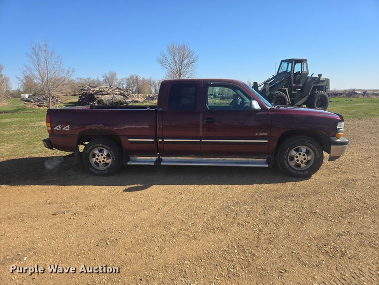 image for item ER1558 2002 Chevrolet Silverado 1500 Ext. Cab pickup truck