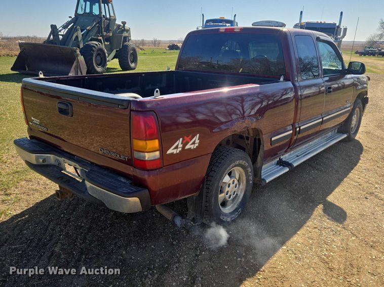 image for item ER1558 2002 Chevrolet Silverado 1500 Ext. Cab pickup truck