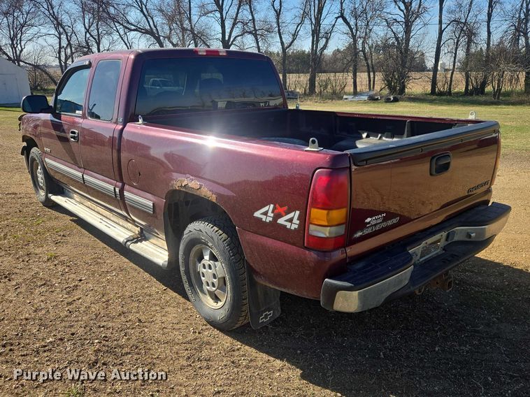 image for item ER1558 2002 Chevrolet Silverado 1500 Ext. Cab pickup truck