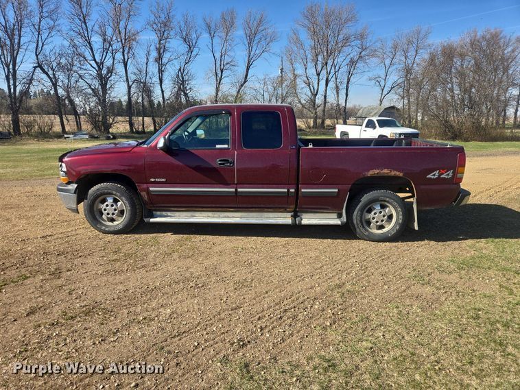 image for item ER1558 2002 Chevrolet Silverado 1500 Ext. Cab pickup truck