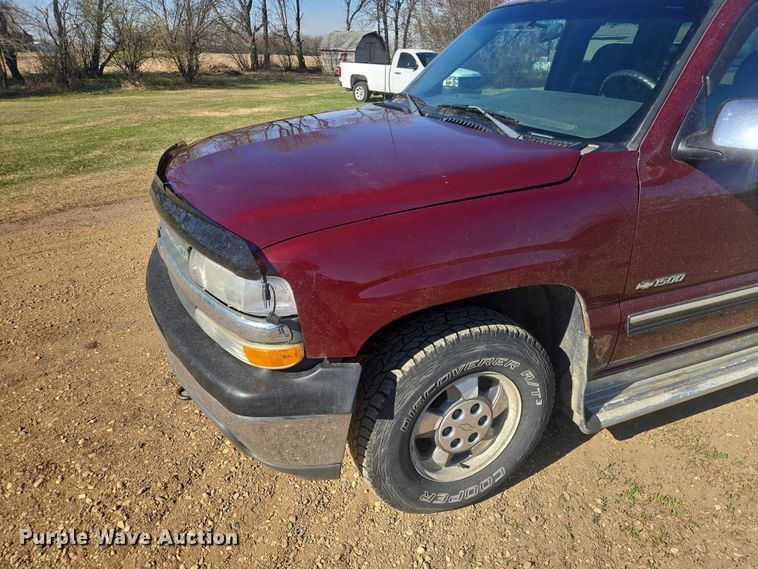 image for item ER1558 2002 Chevrolet Silverado 1500 Ext. Cab pickup truck
