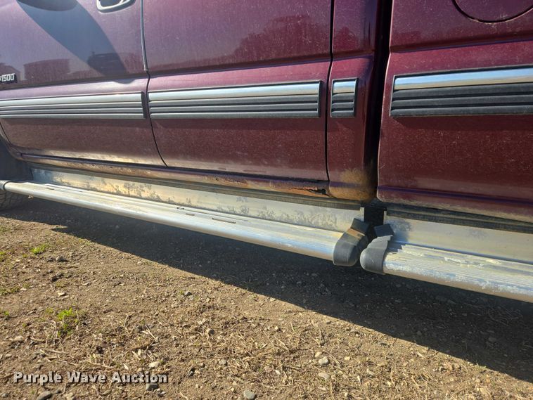 image for item ER1558 2002 Chevrolet Silverado 1500 Ext. Cab pickup truck