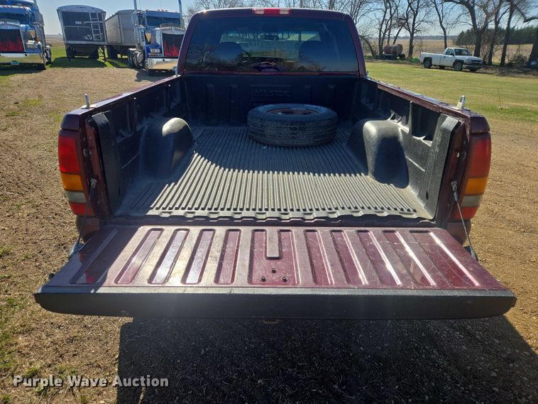 image for item ER1558 2002 Chevrolet Silverado 1500 Ext. Cab pickup truck