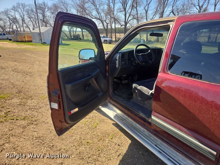 image for item ER1558 2002 Chevrolet Silverado 1500 Ext. Cab pickup truck