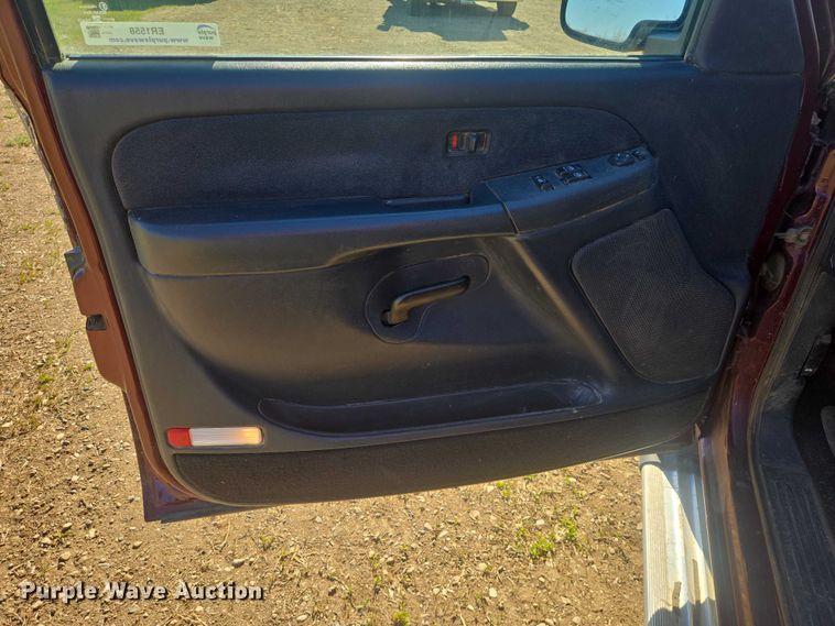 image for item ER1558 2002 Chevrolet Silverado 1500 Ext. Cab pickup truck