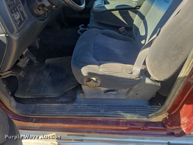 image for item ER1558 2002 Chevrolet Silverado 1500 Ext. Cab pickup truck