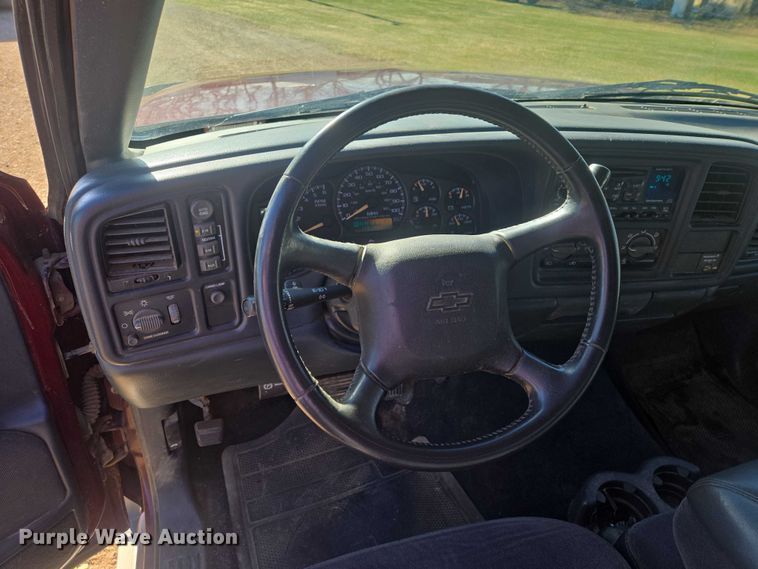 image for item ER1558 2002 Chevrolet Silverado 1500 Ext. Cab pickup truck