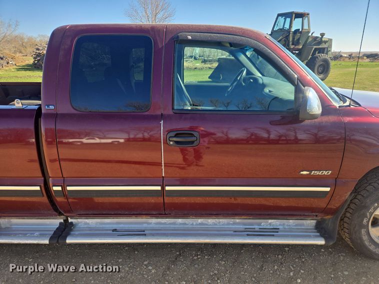 image for item ER1558 2002 Chevrolet Silverado 1500 Ext. Cab pickup truck